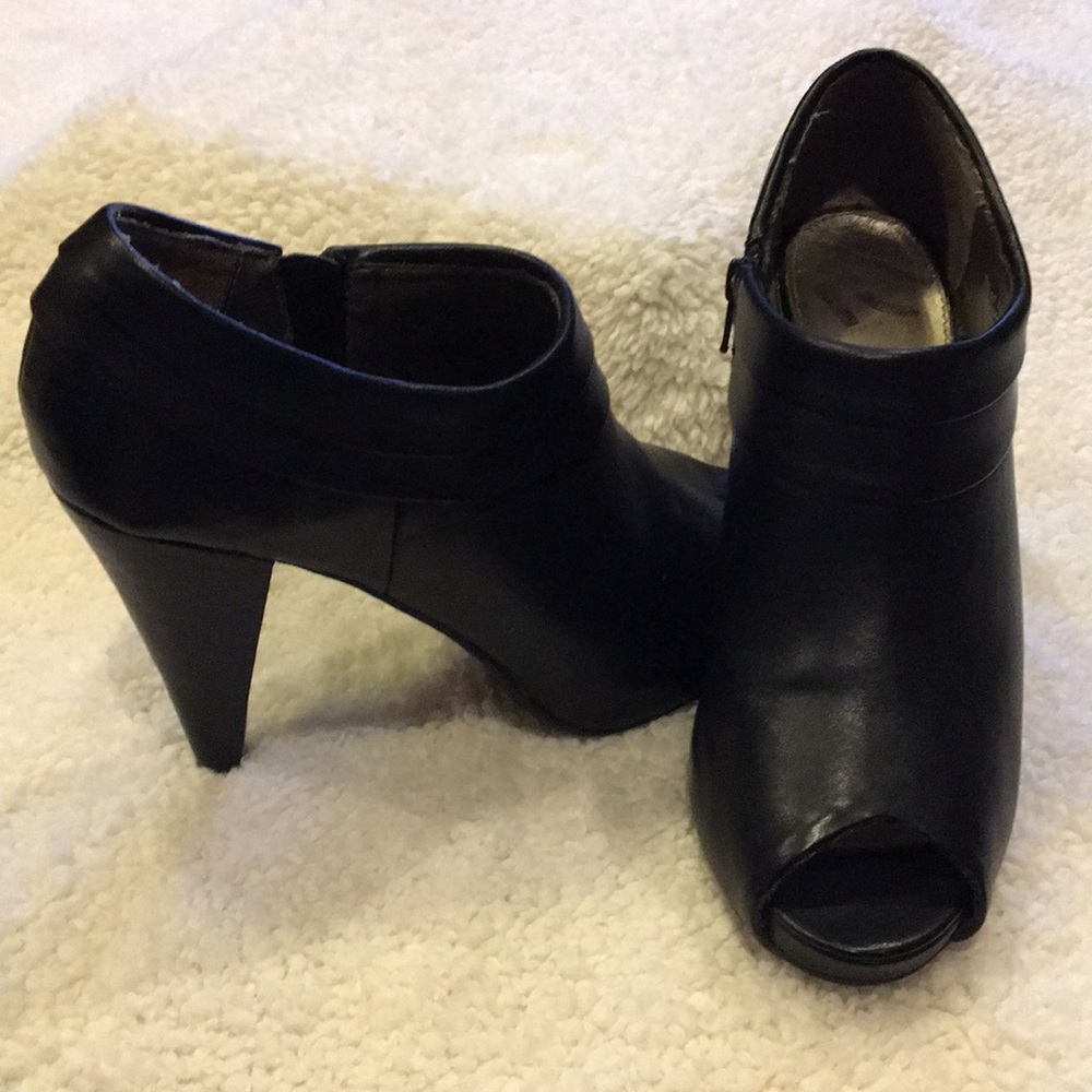 Black Peep toe platform Bootie